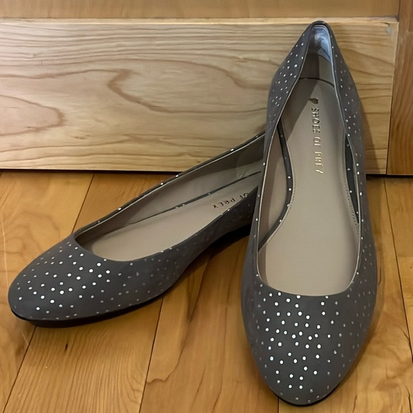 Shoes of Prey Women’s Ballerina Flats Gray Polka Dot Sz 9.5 - Picture 1 of 6
